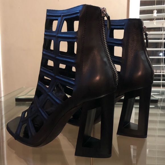 Women’s Heel Boots - Picture 2 of 6